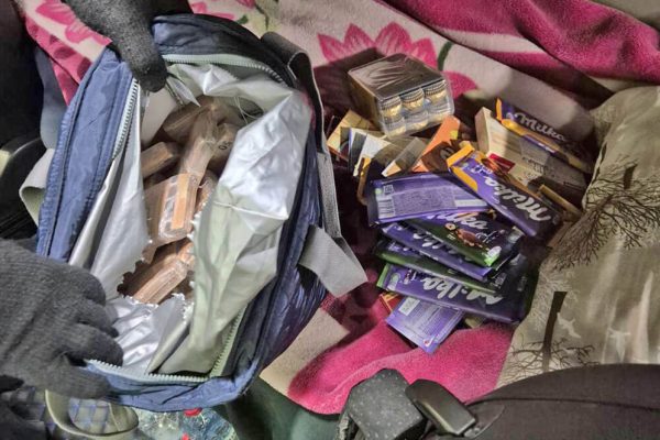 Извадиха 220 000 евро от чанта с шоколади – ВИДЕО