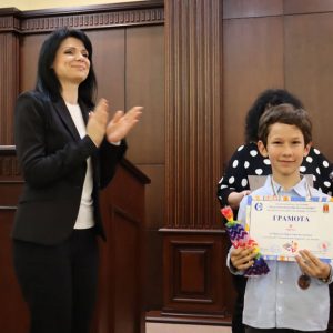 Наградиха най-добрите млади математици на Хасково