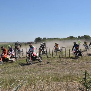 Над 130 се състезават на открития шампионат по мотокрос край Хасково