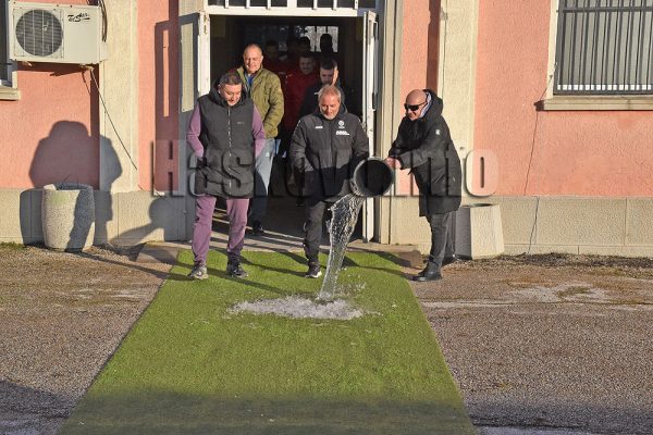 ОФК с първа тренировка на заснежения стадион „Хасково“