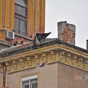 Снимка на деня: Опасна ламарина