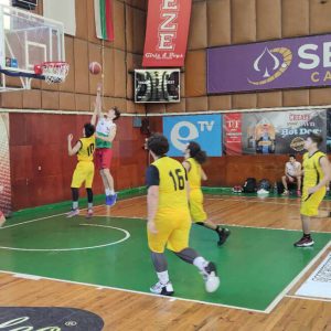 Три срещи от ученическите игри по баскетбол в Хасково